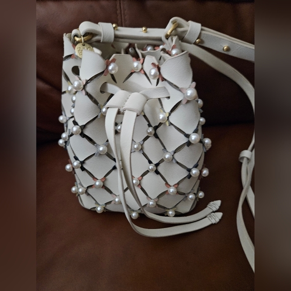 Zac Posen Leather Lacey Drawstring Bucket Crossbody Bag Pearl Flowers - Picture 4 of 10